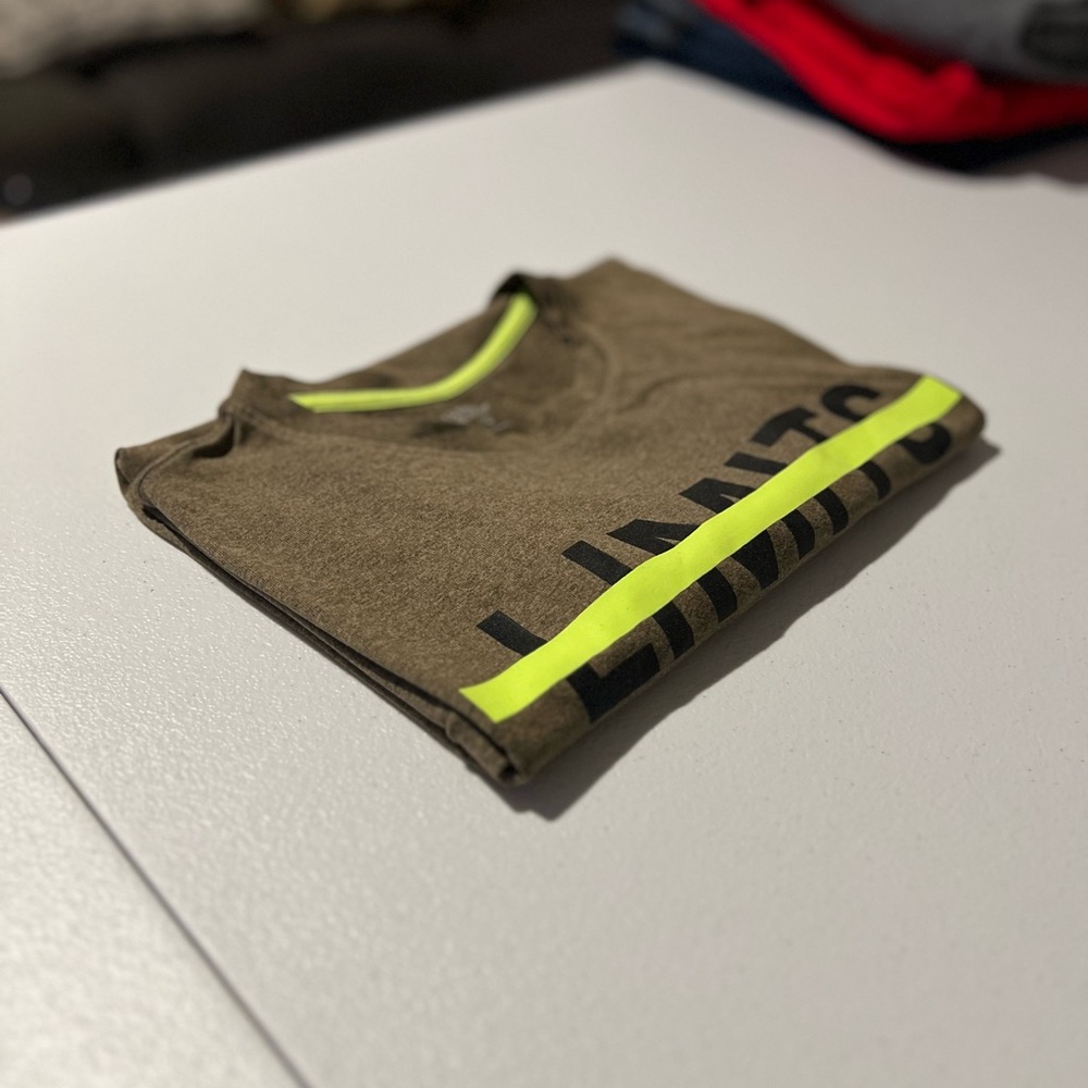 Old Navy Brown and Yellow Short Sleeve Tee